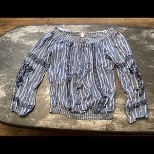 Women’s size Large long sleeve top by Xhiliration.